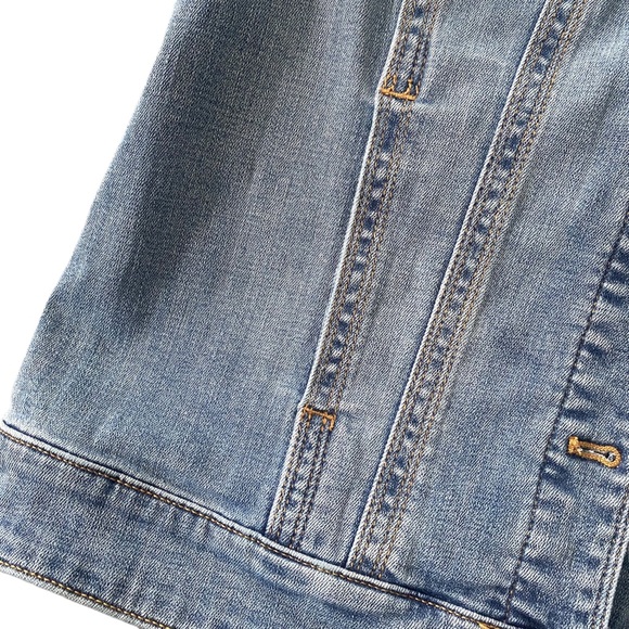 Chico’s Light Wash Jean Jacket Small 4-6 - Picture 7 of 13